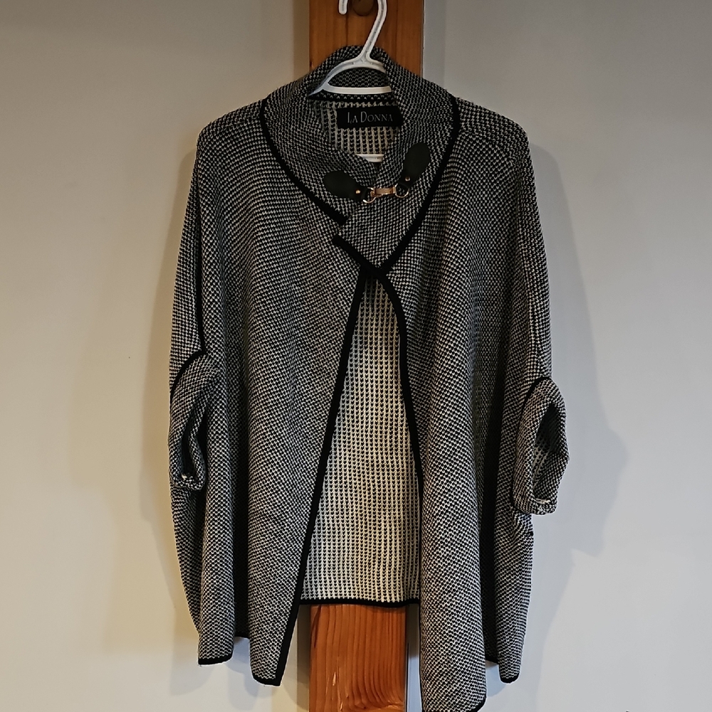 Elegant Black and White Women's Poncho